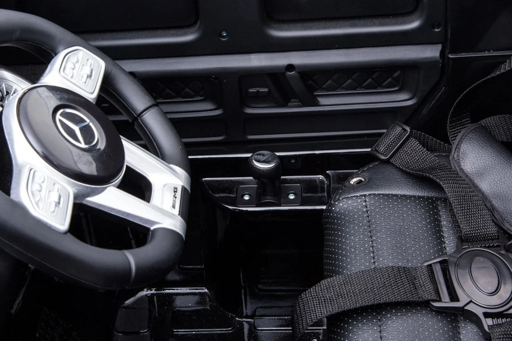 Mașinuță electrică pentru copii AT Performance Mercedes-Benz AMG G63, 12V 4.5Ah, 2 motoare de 30 W, 3-5 km/h