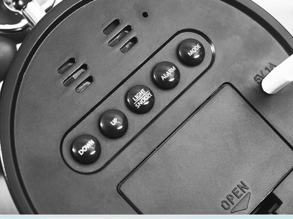 Ceas digital de masă AT Performance 8025, afișaj LED, snooze 1-60 min, alimentare USB, alb