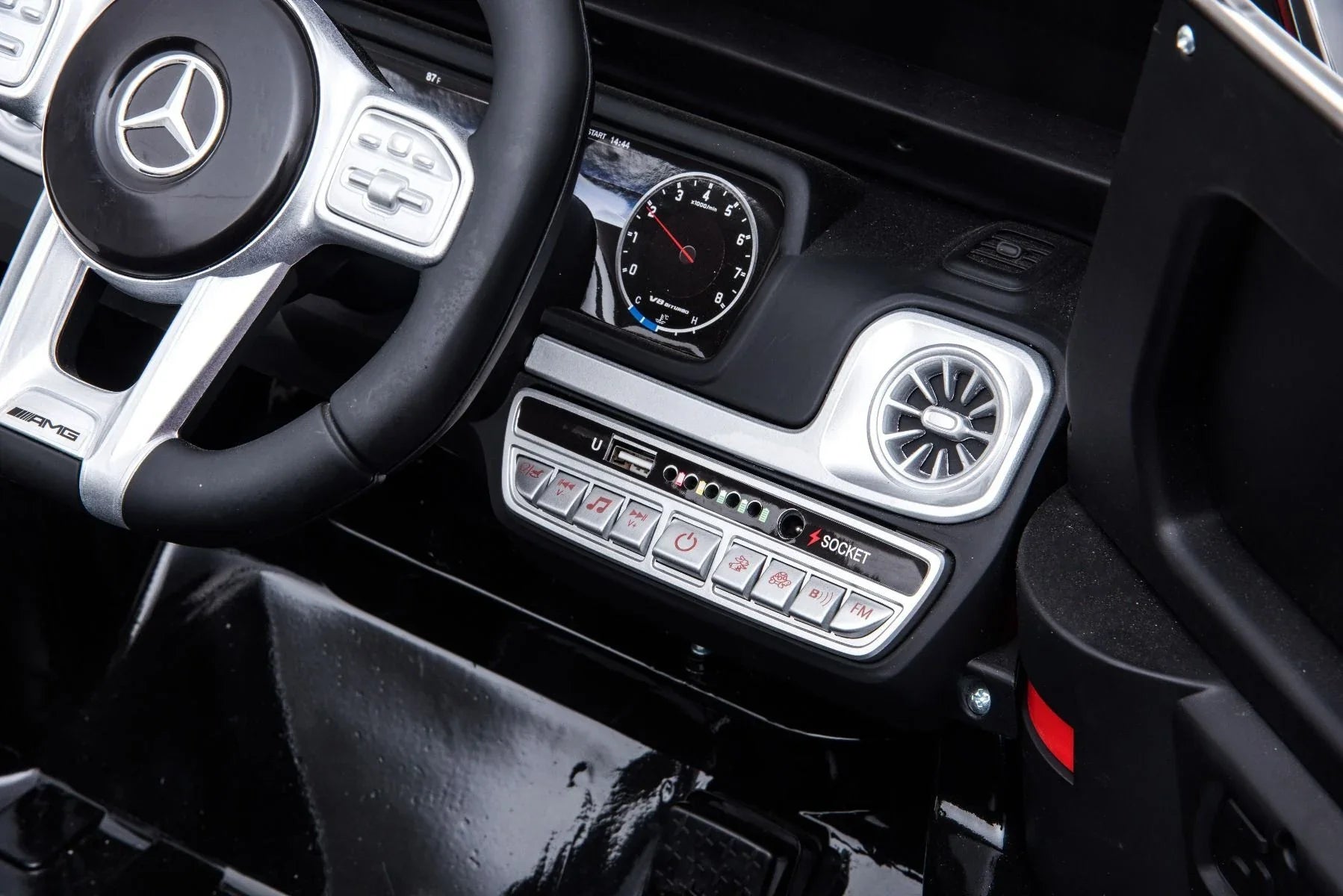 Mașinuță electrică pentru copii AT Performance Mercedes-Benz AMG G63, 12V 4.5Ah, 2 motoare de 30 W, 3-5 km/h