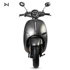 Scuter Electric N-Moto LX06 Gri – Motor BOSCH 2300W, Viteză 25 km/h, Fără Permis, Dimensiuni 1865x700×1113mm, Greutate 90Kg, Autonomie 60 km, Baterie Lithium 60V, COC & EEC + Carte Rar (CIV) + Cadou Tricou N-Moto