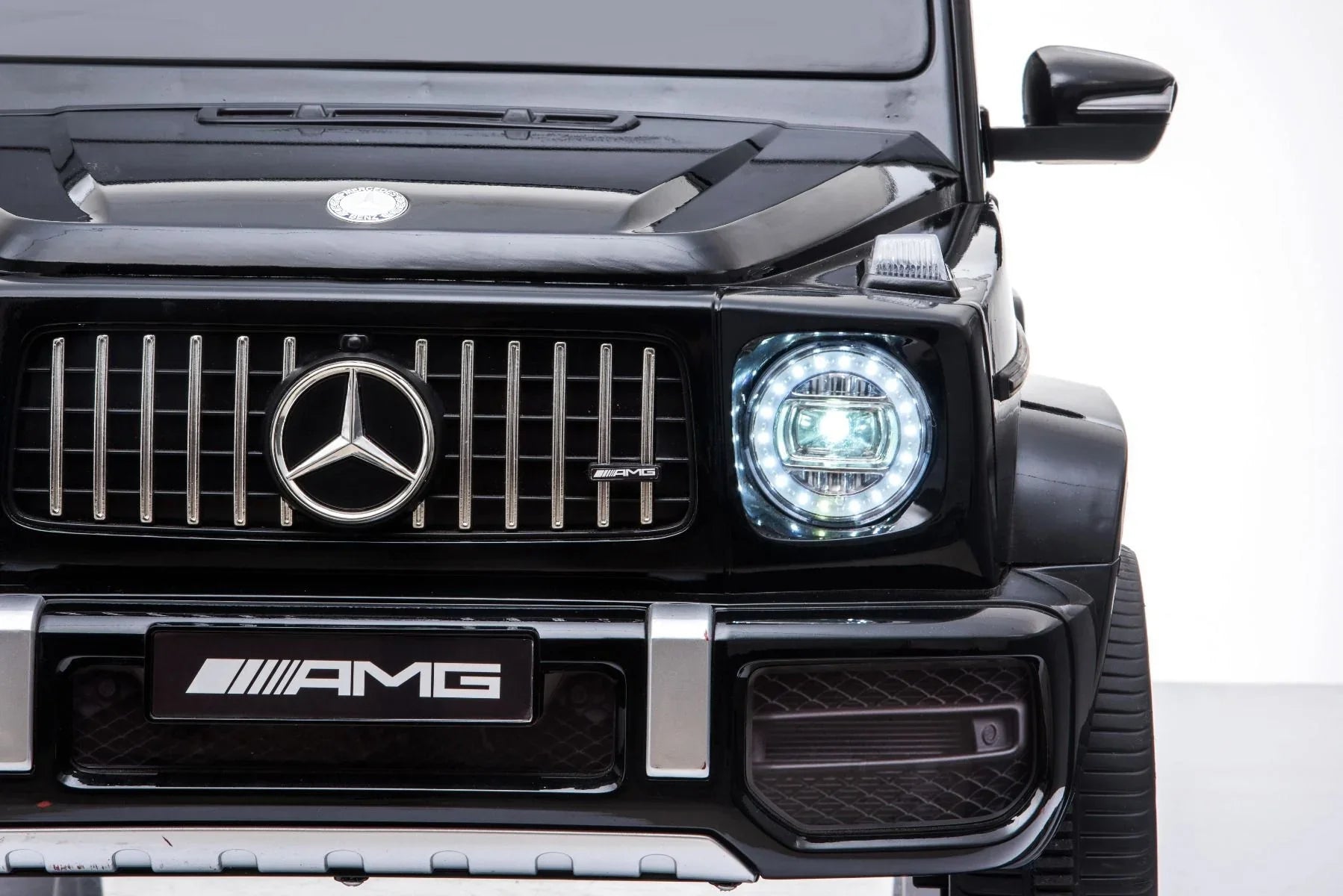Mașinuță electrică pentru copii AT Performance Mercedes-Benz AMG G63, 12V 4.5Ah, 2 motoare de 30 W, 3-5 km/h