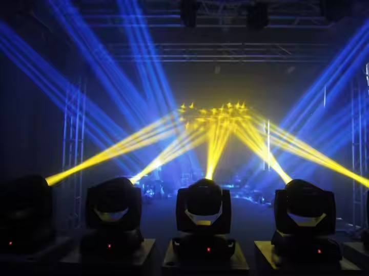 Moving Head AT PERFORMANCE® 230W 7R Beam & Wash 36×18 LED, DMX, Gobo, Prisma 9, Husa Metalică Transport – Lumini Profesionale DJ & Evenimente