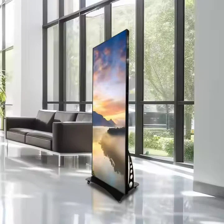 Totem LED Digital de Interior AT PERFORMANCE® – Display P2.5, 2050mm, 768×256, 1200cd, IP45, Wi-Fi/USB/HD