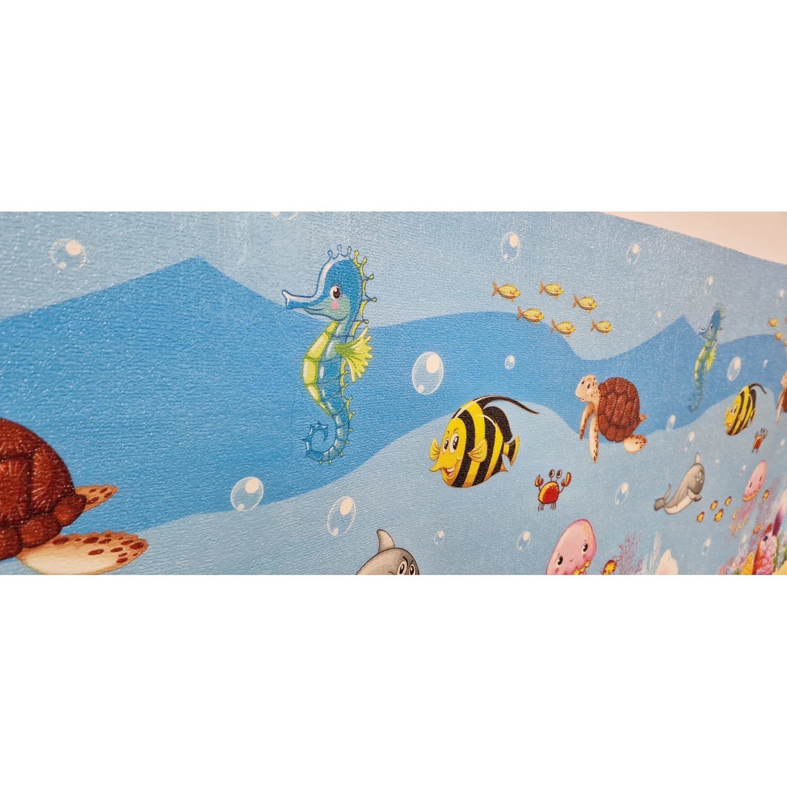 Rola Tapet 3D, autoadeziv/autocolant, AT PERFORMANCE®, spuma moale, design modern, pentru interior, usor de curatat, rezistent la apa, 68cmx2.8m, model acvatic, pesti