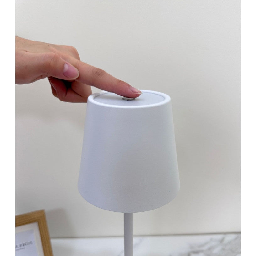 Lampă de masă LED AT Performance, reîncărcabilă, 38 x 10 cm, 3 temperaturi de culoare, alb
